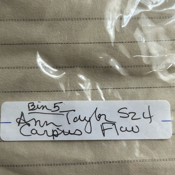 Ann Taylor Women's 4‎ Pinstripe Khaki Cropped Pants Lightweight Preppy FLAW - Picture 11 of 12